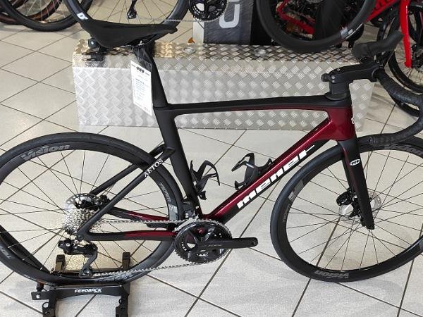 Aetos - Black mat - Red