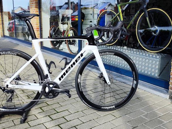 Aetos - White and Black