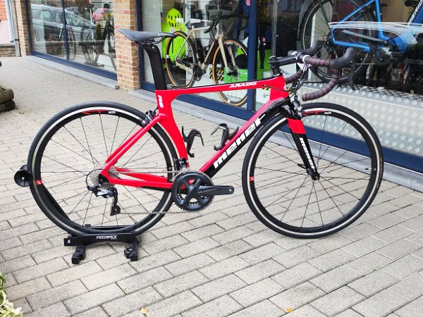 Arado RS Rouge et noir