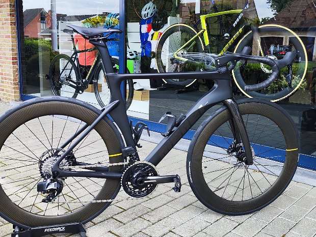 Fast - Pure Black